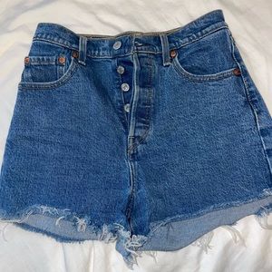Levi’s Ribcage Shorts